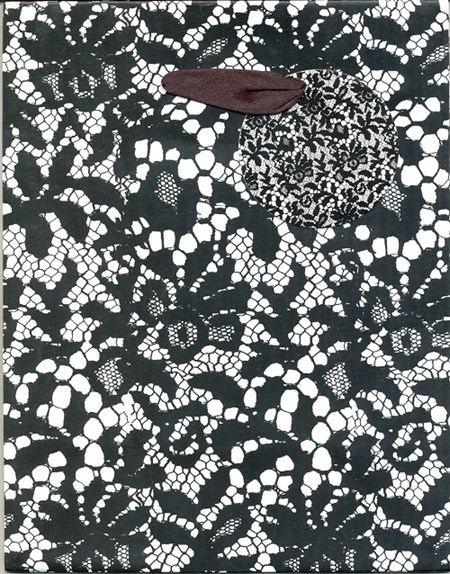 "White & Black Lace", Gavepose small