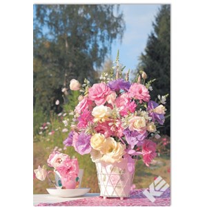 Lilla, rosa og hvite blomster i potte